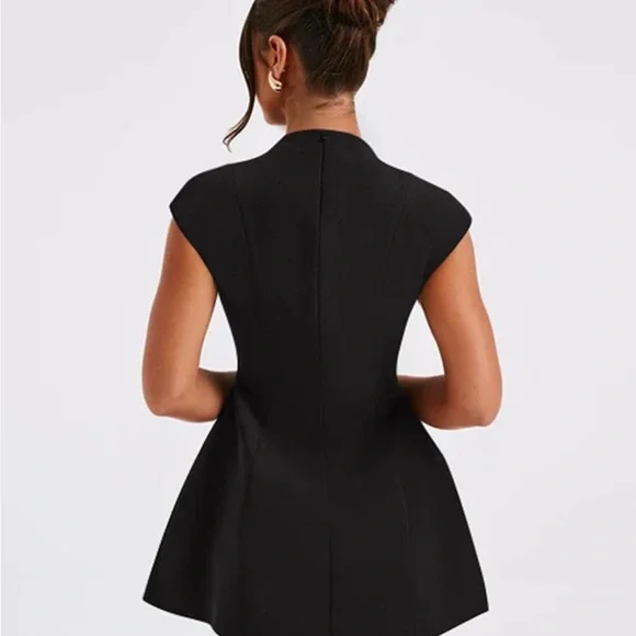 Elegant Black Women's Dress - Picture 2 of 3